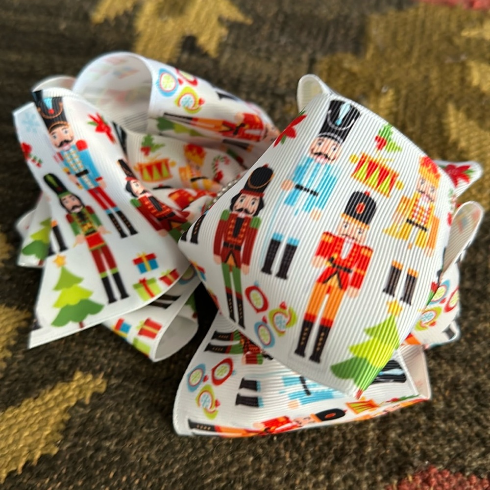 Nutcracker Bow